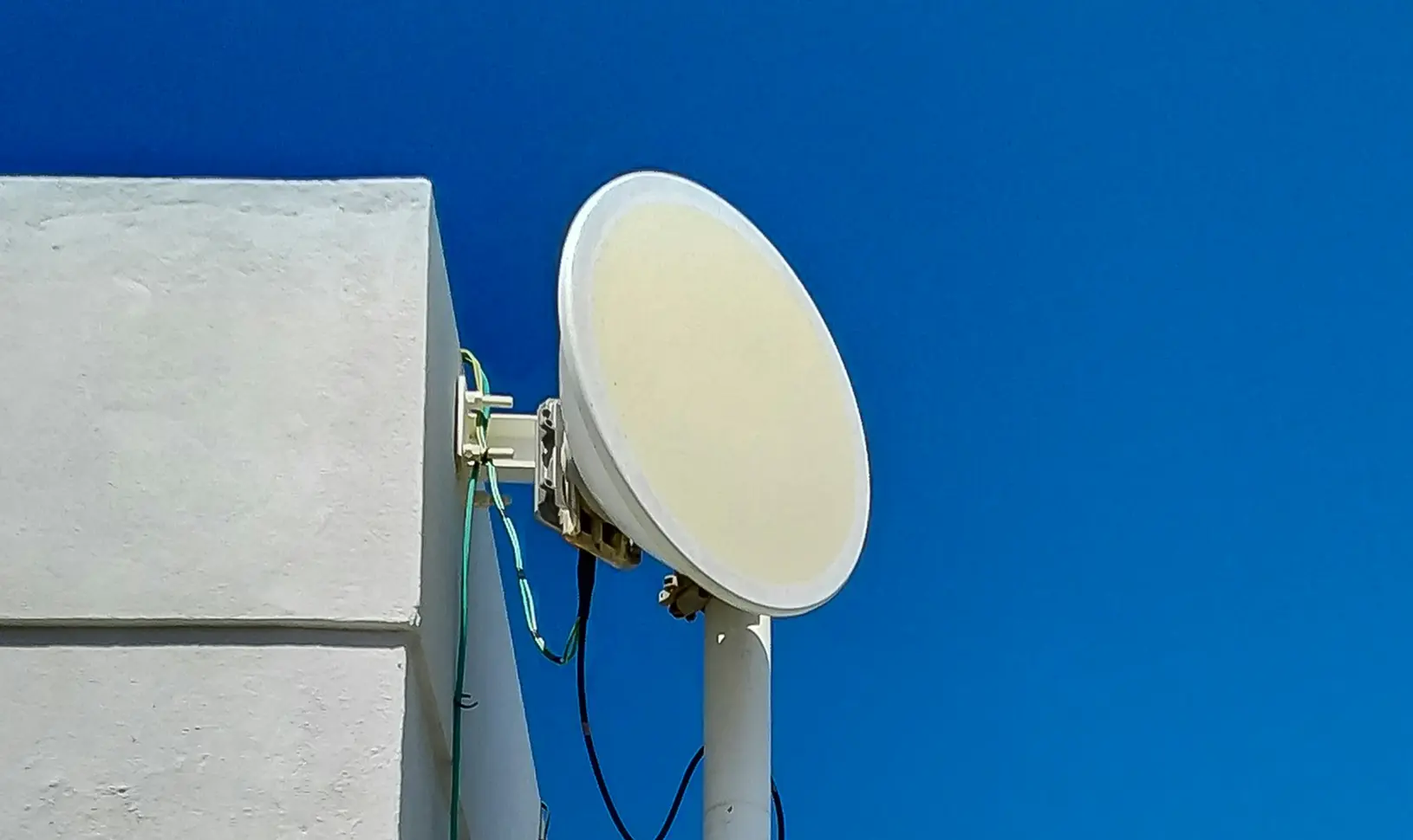 Fixed wireless antenna installation
